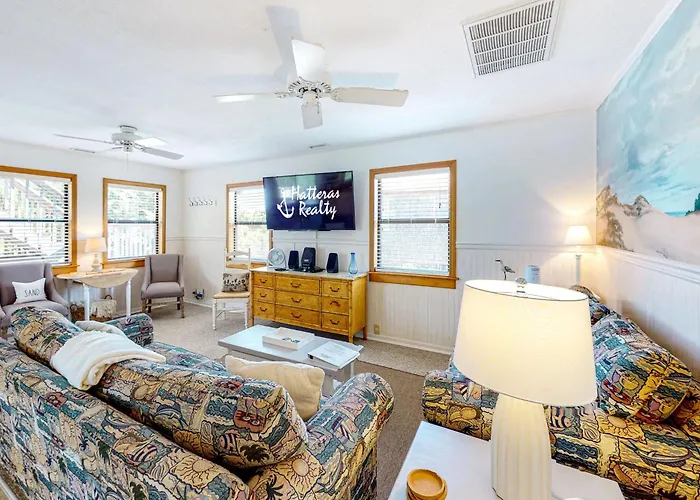 Av82 Bird Haus Cottage