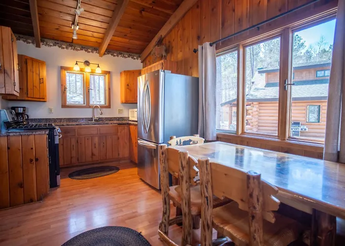 Cozy 2-Bedroom Cabin With Lake View And Stone Fireplace Cb05