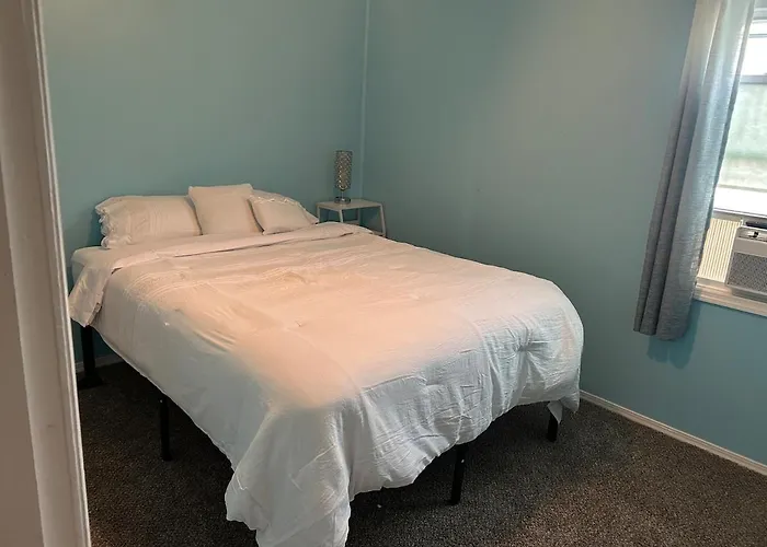 3 Bed Room Lake Cottage