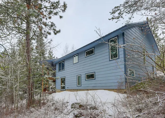Deck + Game Room: Secluded Cabin Near Lake Cascade