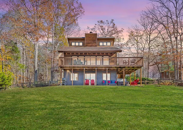 Lakeside Lodge - Lakefront Home With Private Dock & Hot Tub