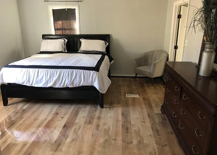 Spacious 5 Bedroom Home In Decatur Near Downtown Atlanta Ideal For Families & Groups