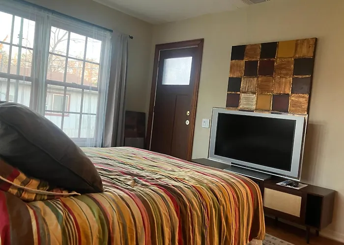 Welcoming 2-Bedroom House Near Historic Downtown Seguin