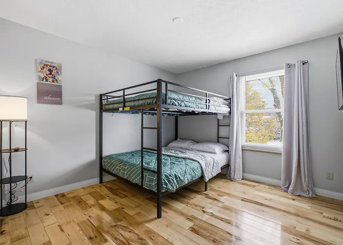 Quiet 3Br Dublin Home, Large Yard, Near Bridgepark And Easy Commute To Area Companies And Hospitals