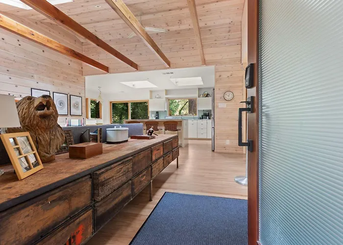 Cozy Riverfront Cabin With Dock Fire Pit & Dogs Ok