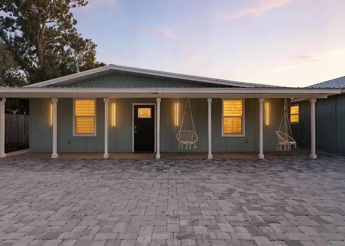4 Ensuites Bed + Minutes To Anna Maria Island