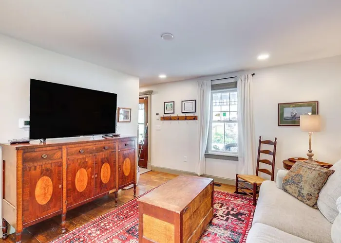 Historic Milton Gem With Deck And Modern Touches