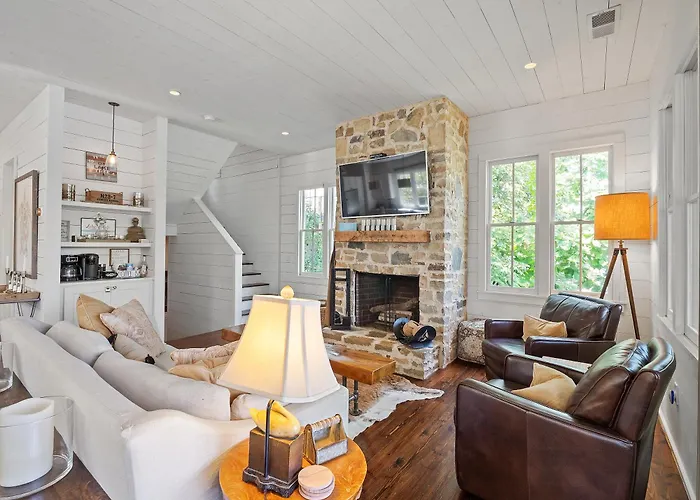 Central Perk - Pet Friendly, Luxury Cabin Feel, Kayaksand Coffee!