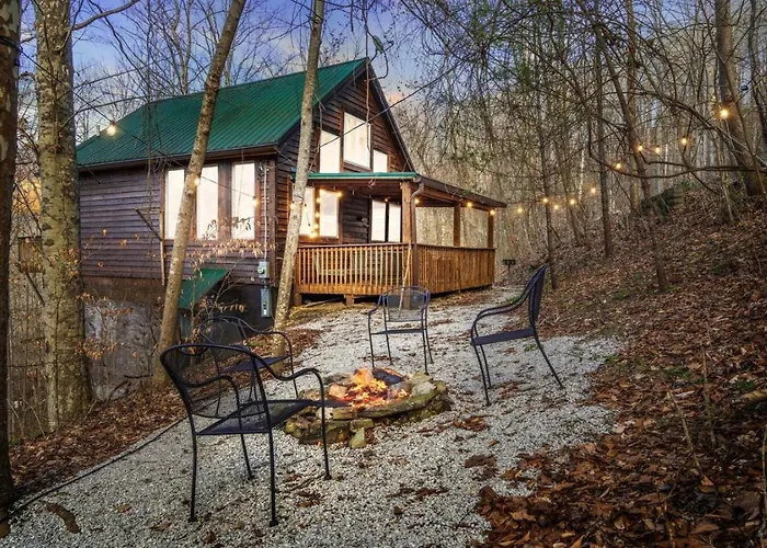Beary Cozy- No Pet Fee, Hot Tub, Fireplace, Wifi