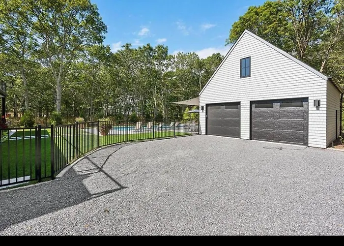 East Hamptons Modern 8 Bedroom New Construction