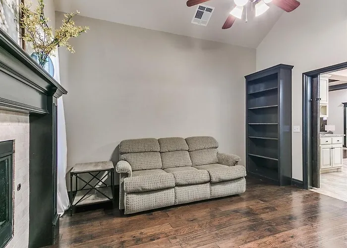 Spacious Deer Creek Home With Study And Yard