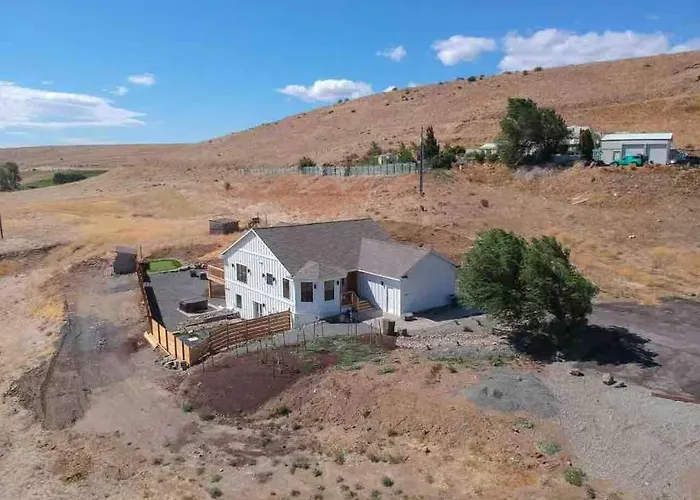 Ranch Retreat Sleeps 16 Views Hot Tub Gas Firepit