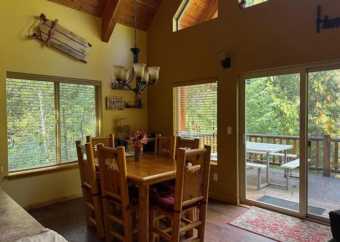 Creekside Cabin - Ski Chalet