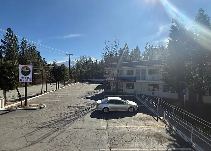 Shasta Vista Inn & Suites