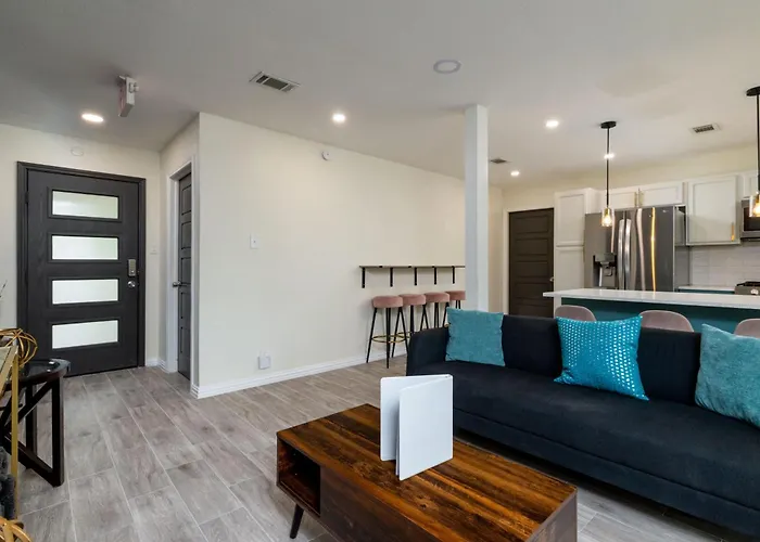 Walk To Marina Park - Sleeps 8 - Near Stockyard