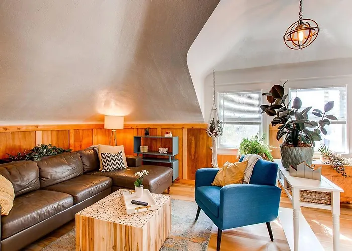 Charming Carriage House In Capital Hill