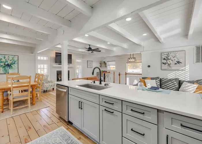Beach Access & Fire Pit! Potomac River Retreat