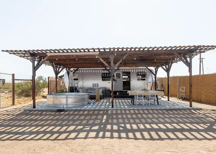 Airstream Desert Stay | Hot Tub, Views, Stargazing