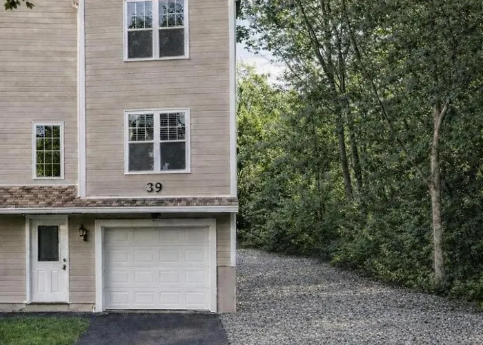 Spacious 3 Bedroom Duplex Home Inside Worcester