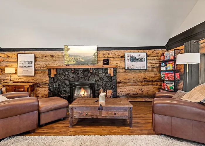 The Hideaway Big Bear | A Historic Log Cabin