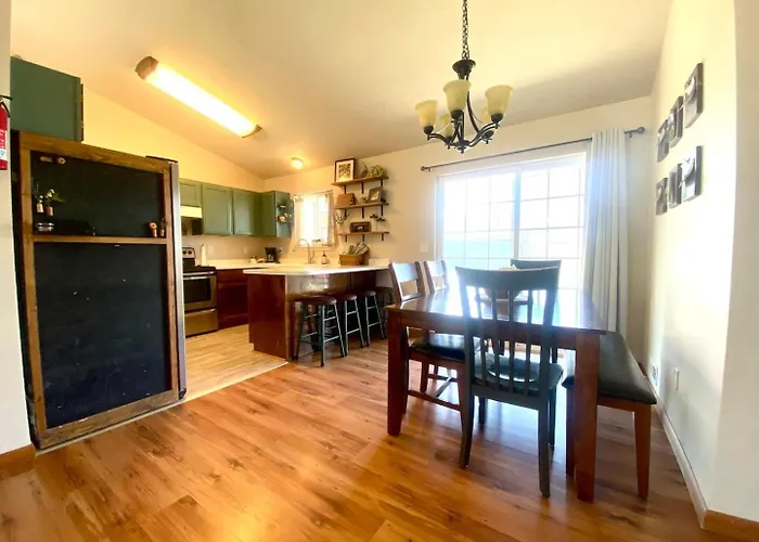 Cozy Home Minutes From Montana Activities
