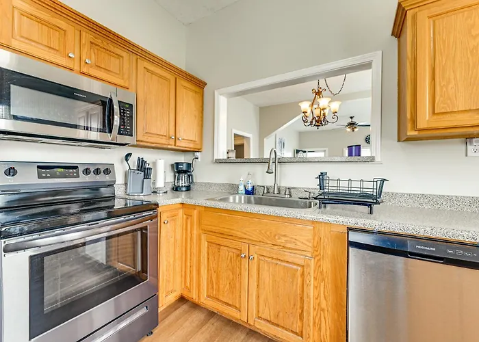 Lake Days & Fireside Nights! Updated Burnside Home