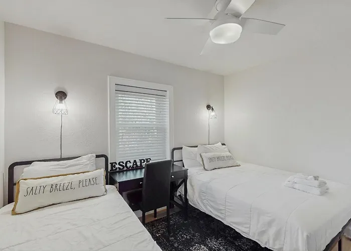Great Dog-Friendly Home With Gulf Views Shared Pool Just Steps From The Gulf