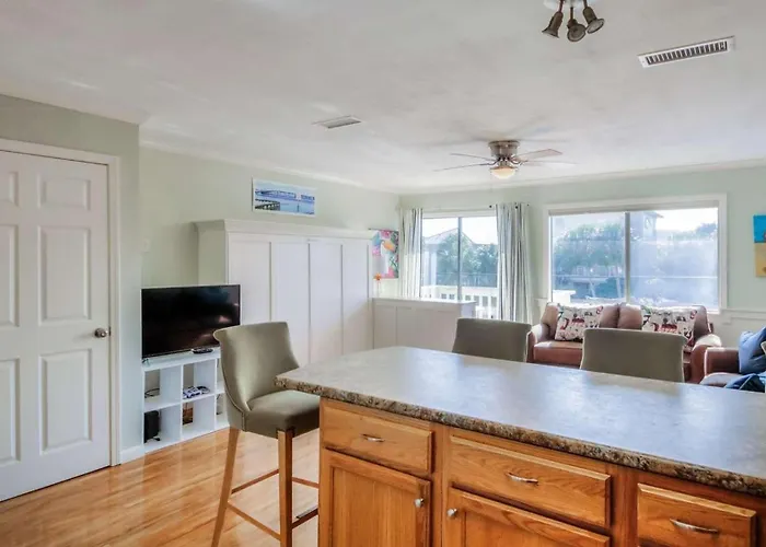 Canal Place 206