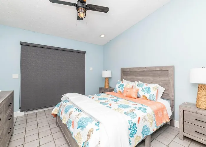 Waterfront 6Br Oasis, Pool, Gym, Huge Dock