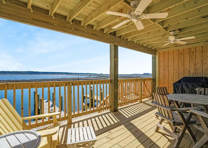 Channel Winds - Waterfront Bliss & Lighthouse Views!