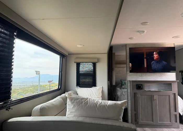 Charming-Cozy Trailer Under The Turbines