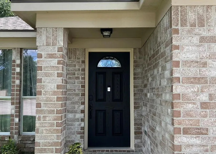 3Br, 2B - Near Iah - Family Ready, Spacious