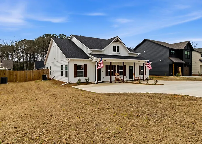 Stylish New Home Near Downtown Pine Mountain