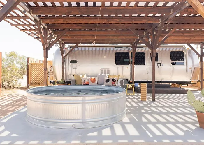 Airstream Desert Stay | Hot Tub, Views, Stargazing