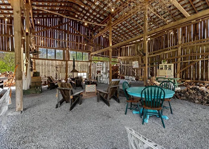 Creekside A-Frame Retreat With Treehouse Views, Hammock Lounge & Indoor-Outdoor Shower In New Port, Tennessee