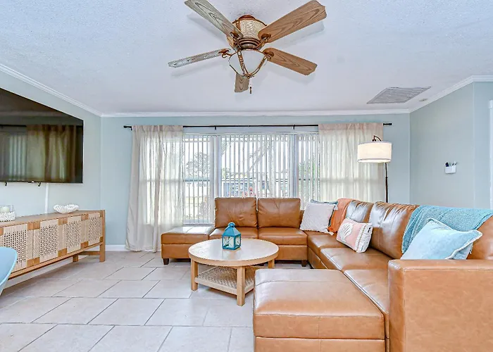 Luxe Heated Pool Oasis, 5 Min To Gulf Beaches, Movie Room