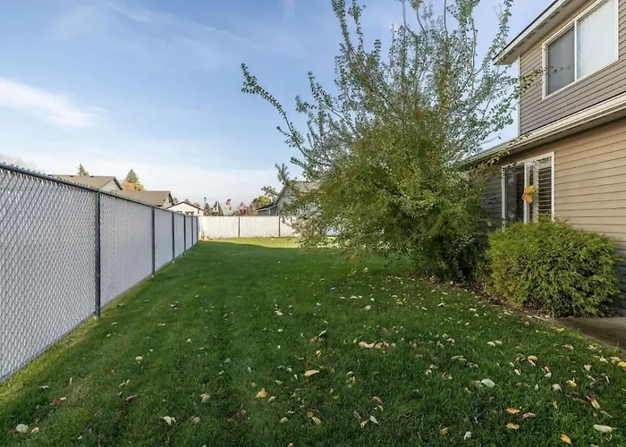 The Corbin Park Cozy Corner- Post Falls Modern Townhome