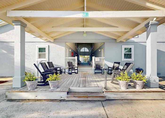 Great Dog-Friendly Home With Gulf Views Shared Pool Just Steps From The Gulf