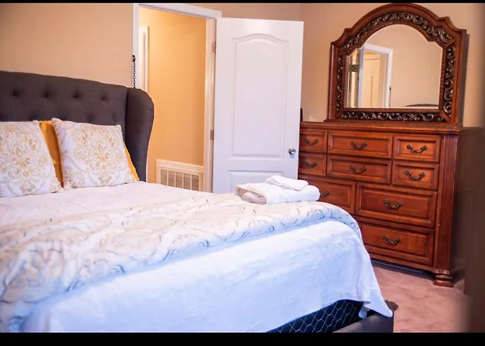 Huntsville, Alabama Spacious Four Bedrooms And Three Bathrooms Getaway