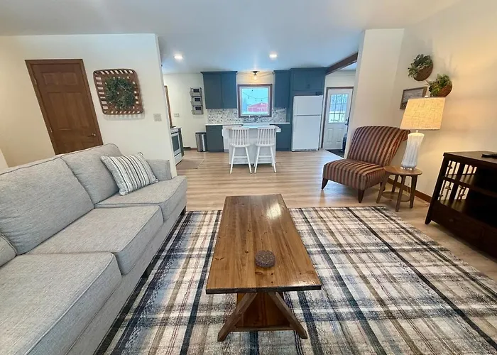 Wandering Whitetail Estate - Indiana Dunes - Valpo U - Pet Friendly