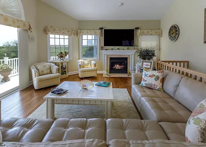 Luxurious Beach Block 4-Bdrm House For The Whole Family - Prices Reduced!!