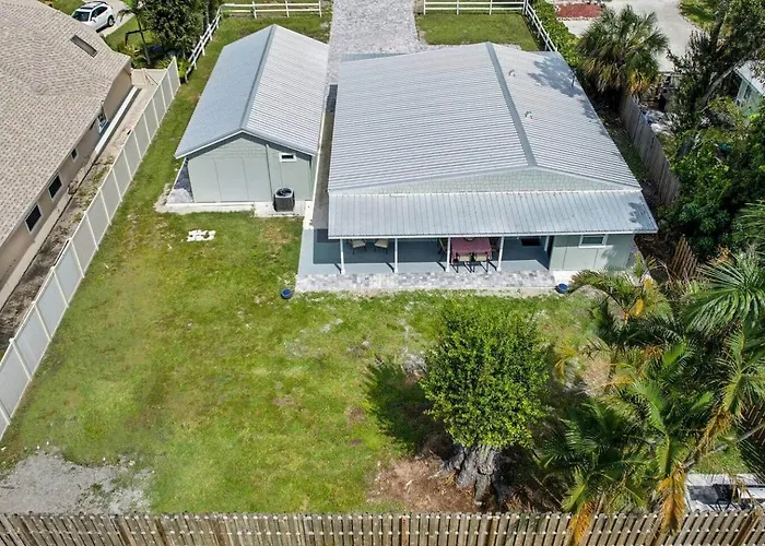 4 Ensuites Bed + Minutes To Anna Maria Island