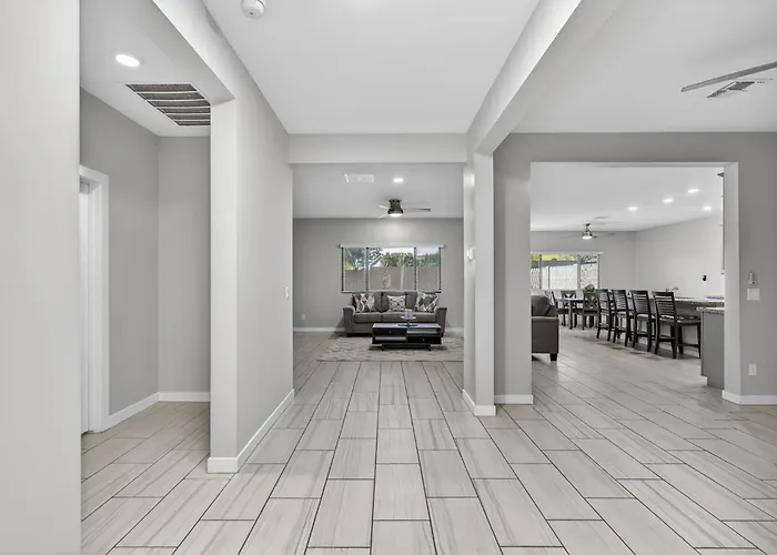 Spacious 4Br Retreat Sleeps 8 Near Spring Training