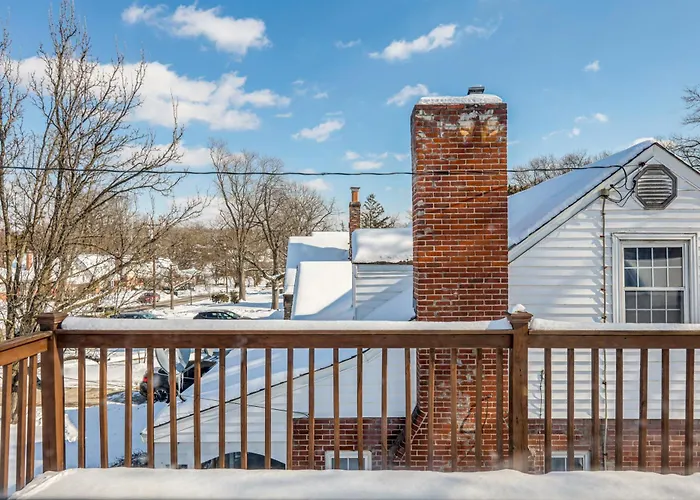 Cincy Area Bungalow W/ Deck & Yard, Pets Welcome!