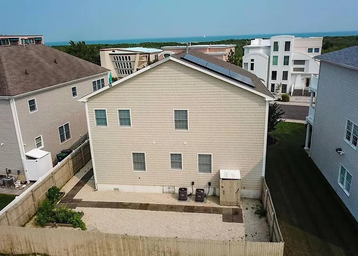 Luxurious Beach Block 4-Bdrm House For The Whole Family - Prices Reduced!!