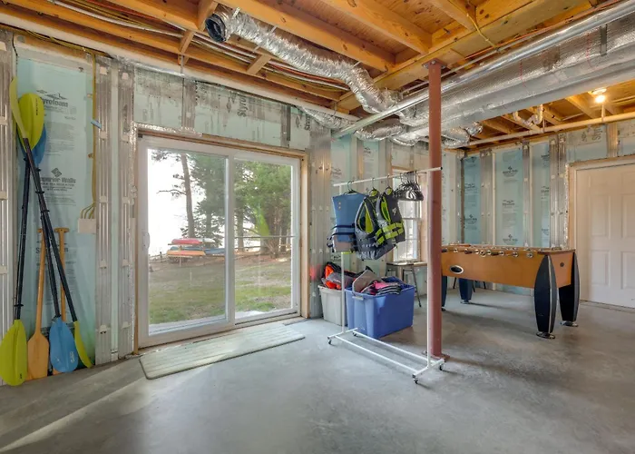 Waterfront Gem W/ Deck & Views On Chesapeake Bay!