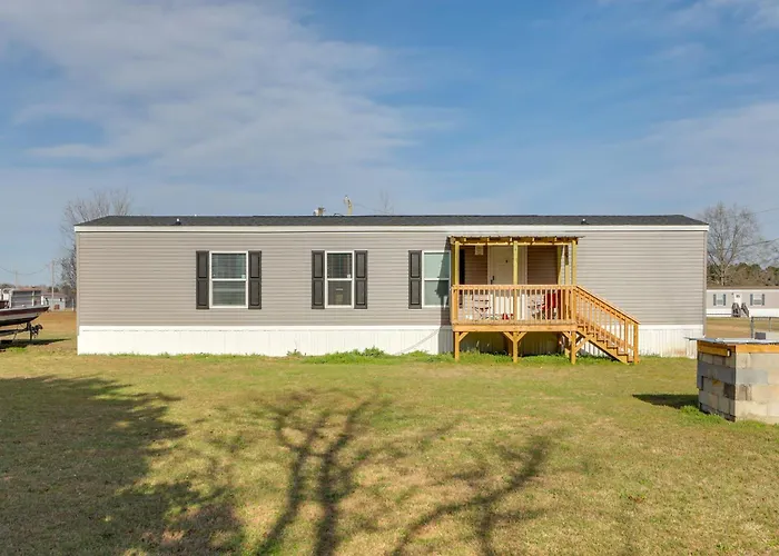 2 Mi To Lake Marion! Pet-Friendly Home W/ Yard