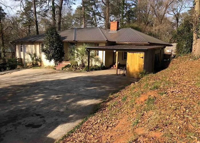 Spacious 5 Bedroom Home In Decatur Near Downtown Atlanta Ideal For Families & Groups