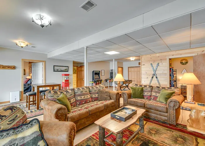 Luxe Hideaway On Houghton Lake: Families Welcome!