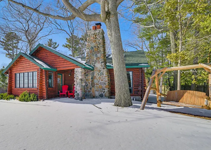 Waterfront Cottage: Family Getaway At Lake Huron!